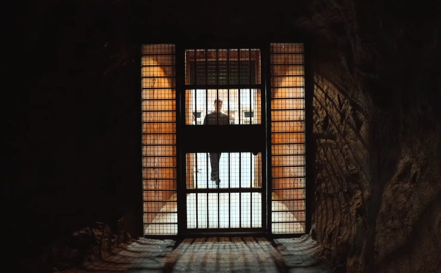 데블스-플랜-감옥